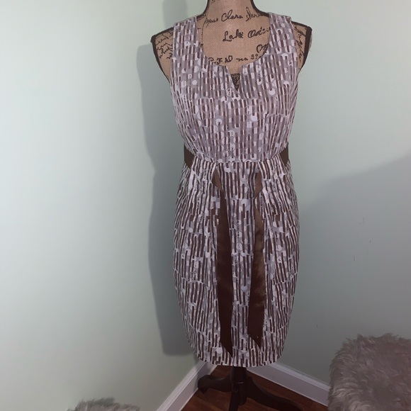 Dress - Picture 2 of 4